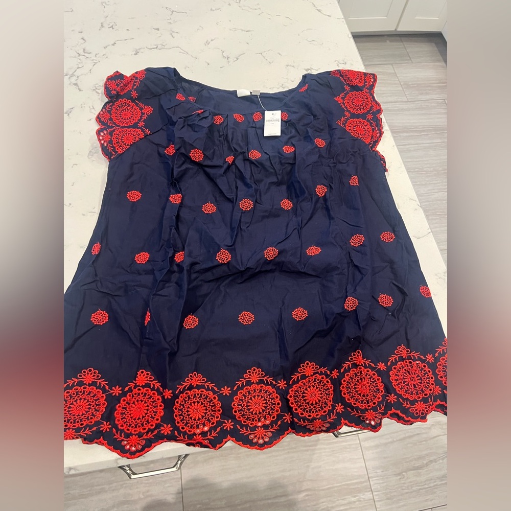 NWT| Gap Maternity navy and red Eyelet Top | xs